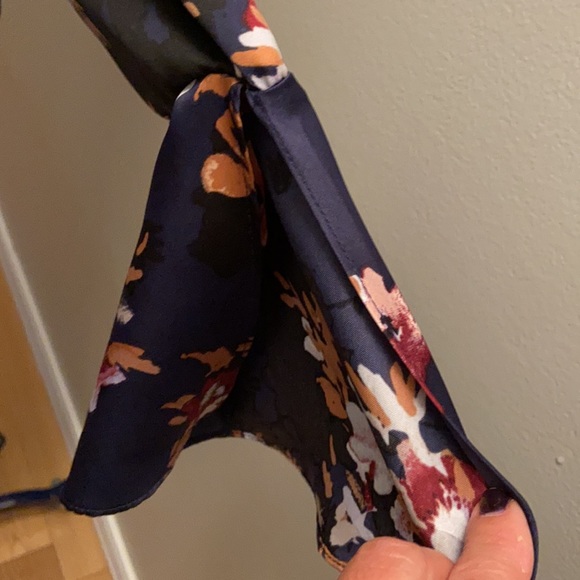 Lucky Brand Satin Blouse New size M navy floral print - Picture 7 of 7